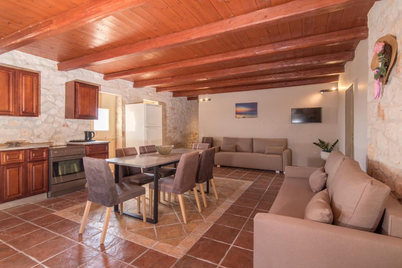 Elianthos Stone Apartment Planos