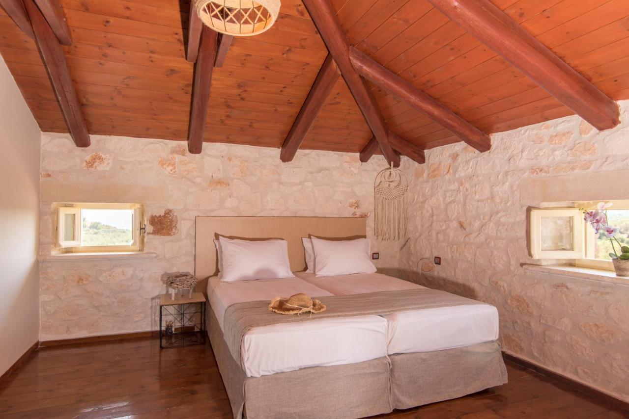 Elianthos Stone Apartment Planos